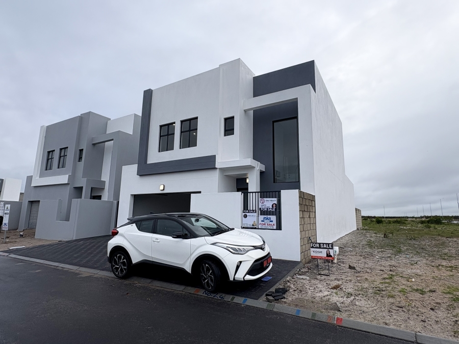 To Let 4 Bedroom Property for Rent in Sandown Western Cape